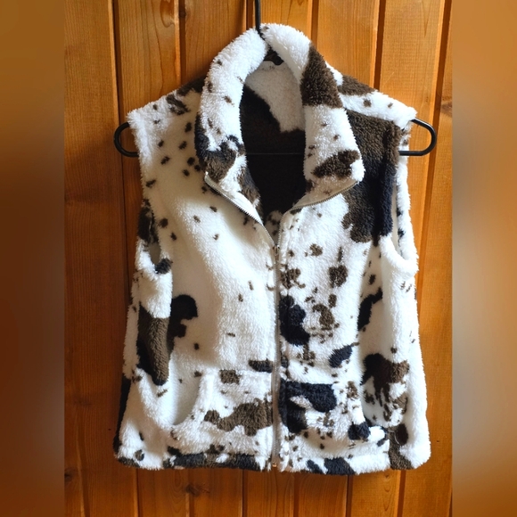 Jackets & Blazers - NWOT Women's Cow Print Fleece Vest